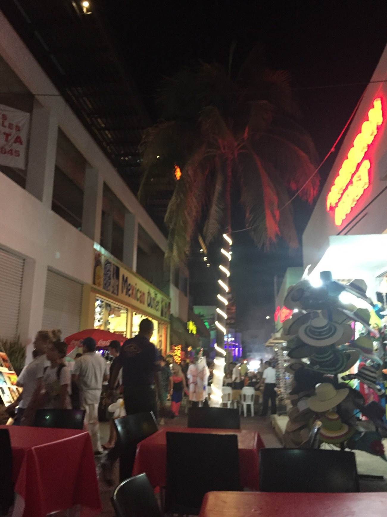 Royal Pizza Sushi Hookah, Cancun Reviews, Photos, Maps, Live webcam