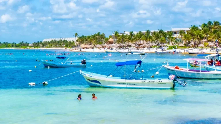 akumal-turtle-snorkeling-boats2